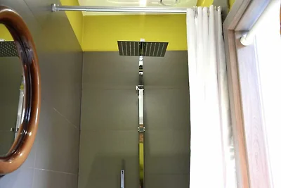 Incantevole Casale con Ampio Terrazzo