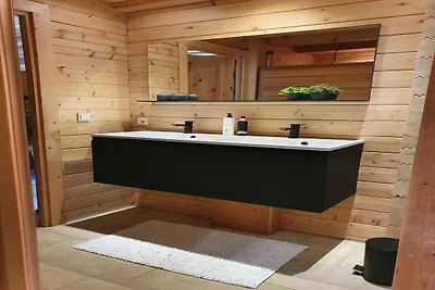 Luxuriöse Waldvilla aus Holz