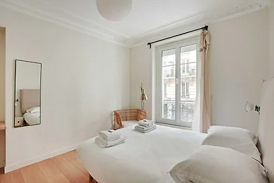 Authentische Wohnung - 3SZ/8P - Clignancourt