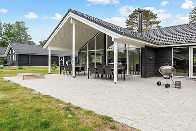 18 Personen Ferienhaus in Væggerløse
