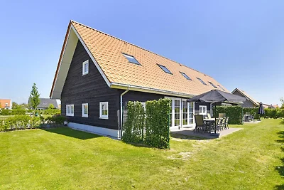 Ruim huis met sauna, op 700 m. van het strand