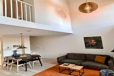 Schöne Lodge am Kirchplatz gelegen.