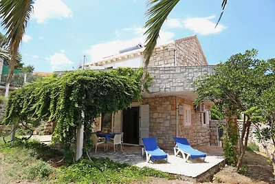 Charmantes Ferienhaus mit Terrasse in...