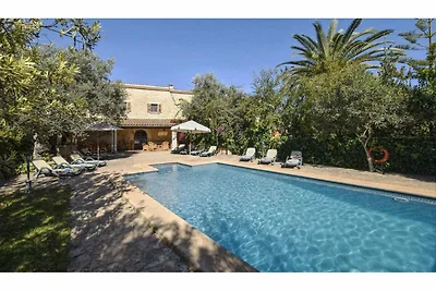 Ferienhaus mit Pool in der Nähe von Búger