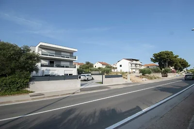 Wohnung in Šibenik-Brodarica mit Balkon