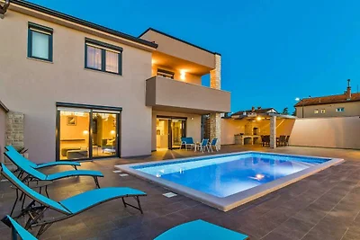 Entspannende Villa in Pula mit privatem Pool