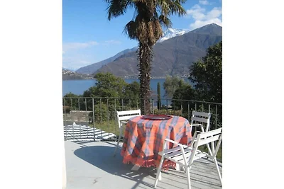 Ferienhaus in Musso mit Schwimmbecken