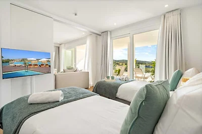 Stylish 2-bed Apartment ALCAZABA LAGOON...