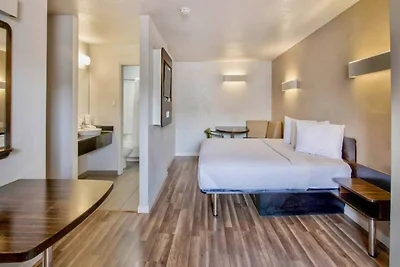 1 King Bed | Mobility Access Tub Suite Nsmk