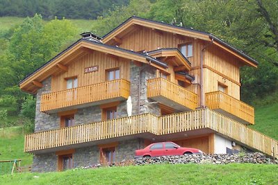 Moderno chalet con balcone