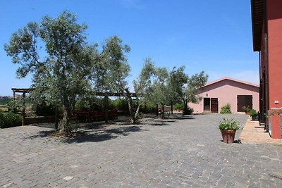 Moderner Bauernhof mit Pool in Montalto di...