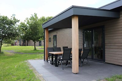 Chalet met gedeeld zwembad vlakbij Giethoorn