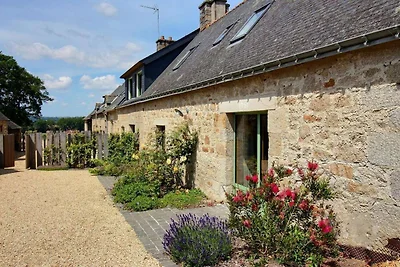 Schönes Ferienhaus in Neulliac