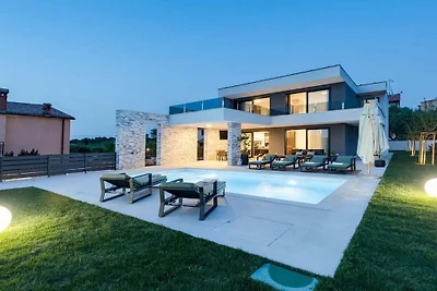 Villa in Novigrad mit Schwimmbecken