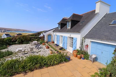 Villa in Cléden-Cap-Sizun mit Terrasse