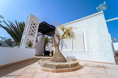 Attraente casa vacanze con piscina all'aperto