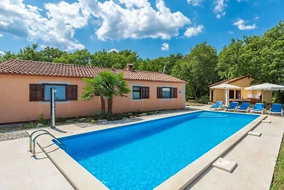 Vakantiehuis in Tinjan met zwembad