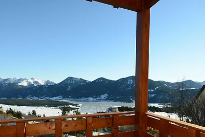 Accogliente rifugio nella foresta vicino alle...