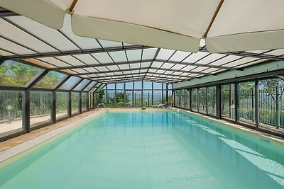 Lussuosa villa con grande piscina a Tolentino