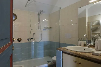 Wohnung in Genova mit Balkon und Parken