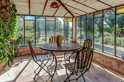 Spazioso Cottage a Oppede con Piscina