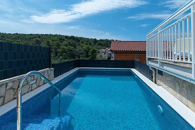 Wohnung mit Garten in Trogir