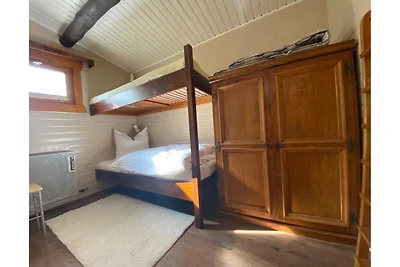 Domek z bali pośród natury