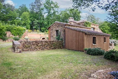 Ferienhaus in Mazeyrolles mit Garten
