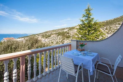 Mooi appartement vlakbij het strand van Rtić