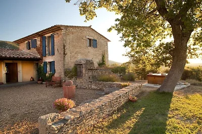 Ferienhaus in Bonnieux mit Schwimmbecken