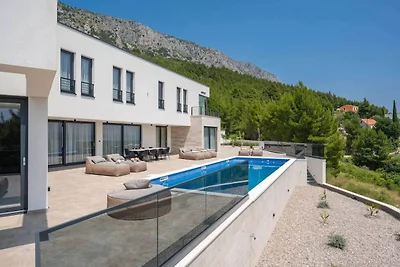 Luxuriöse Villa mit Meerblick und Whirlpool