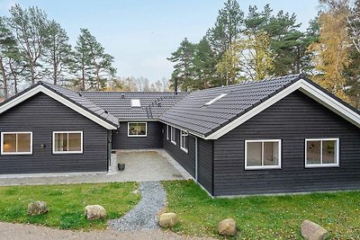 18 Personen Ferienhaus in Væggerløse