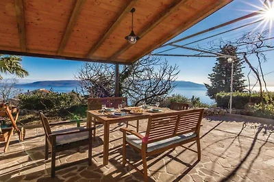 Two Bedroom Holiday Home with Sea View