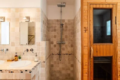 Villa in La Roquette mit Meerblick und Pool