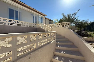 Moderne villa in Vendres met zwembad