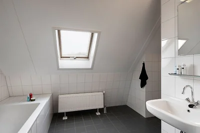 Lussuosa villa con 2 bagni e solarium, a 8 km...