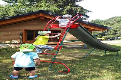 Gemütliches Chalet mit Kamin in Waldgebiet