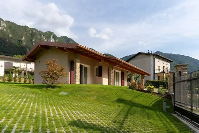 Komfortable Villa am Seeufer