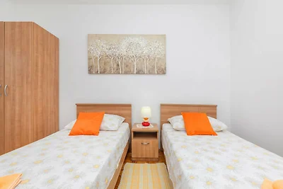 Rooms Ivo - Twin Room with Shared Bathroom