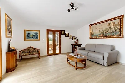 Freistehende Villa mit Garten und Klimaanlage