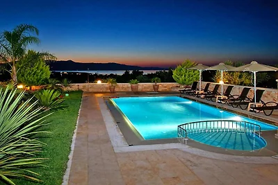 Villa cretese vicino alla spiaggia per 10