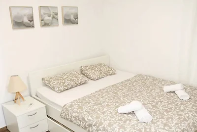 Stylish Okrug Gornji Apartment with Terrace a...