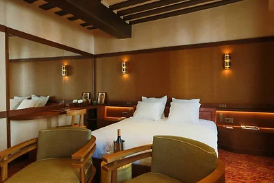 Vertraulicher Raum 4, nur einen Steinwurf vom...