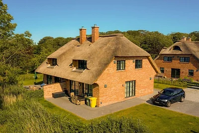 Een huis met een rieten dak, een Friese droom