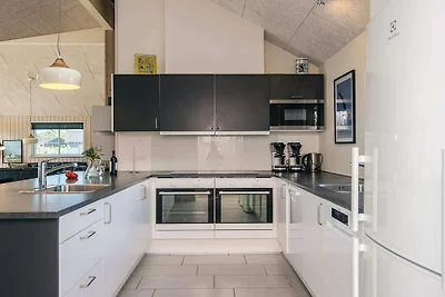 Luxurioses Pool-Retreat in Blavand -- By Trau...