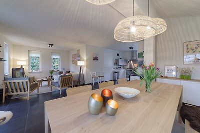 Geräumiges Ferienhaus mit Sauna in Strandnähe