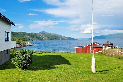 6 Personen Ferienhaus in Sandhornøy