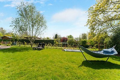 Luxe chalet bij Ouddorp met tuin