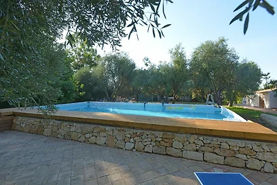 Ferienhaus mit privatem Pool in Fanusa