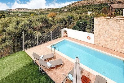 Luxe villa in Kalamitsi Alexandrou